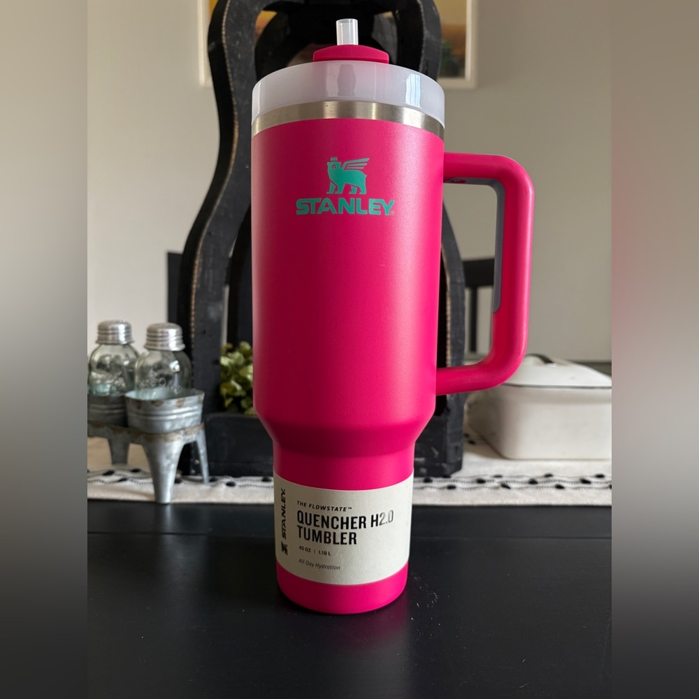 Stanley Vibrant Pink Quencher H2.0 Tumbler